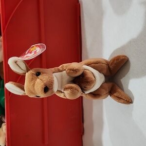 VINTAGE TY 'POUCH' KANGAROO BEANIE BABY